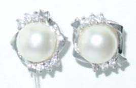 Fashion design jewelry company supply mother of pearl studs earring with cz inlaid 